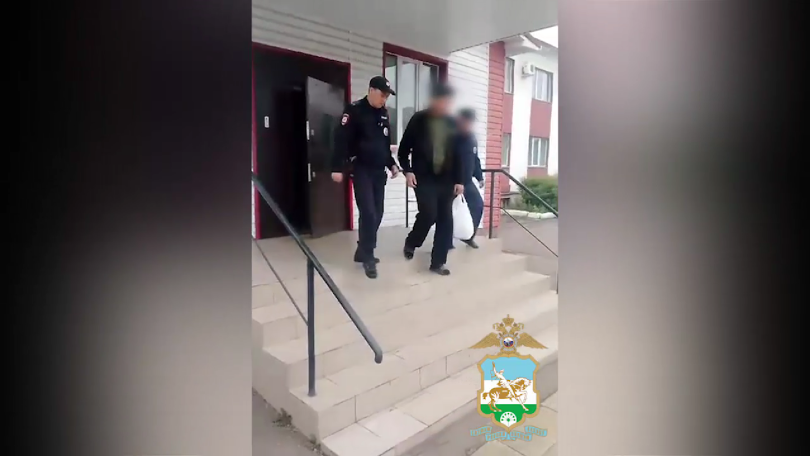 В Башкирии вандал разбил стекла в пункте полиции В Башкирии вандал разбил стекла в пункте полиции