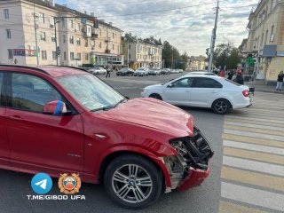 Три человека пострадали в столкновении автомобилей в Уфе