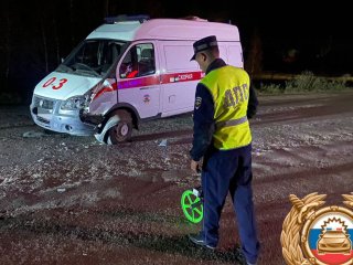 В Башкирии 15-летний водитель мопеда попал в больницу после столкновения со «скорой»