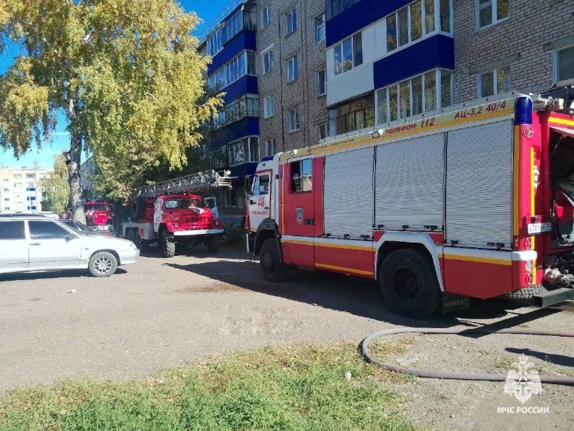 В Башкирии 64-летнего мужчину спасли из горящей квартиры В Башкирии 64-летнего мужчину спасли из горящей квартиры