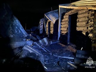 В Башкирии полностью сгорел банный комплекс