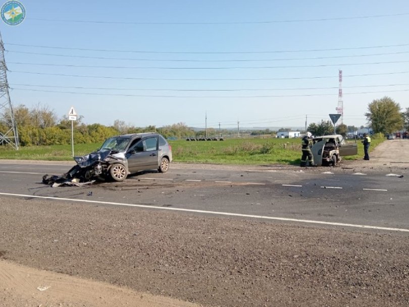 В Башкирии в массовой аварии пострадали два человека В Башкирии в массовой аварии пострадали два человека