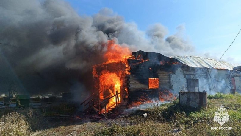 В селе Башкирии сгорело здание с пристроем В селе Башкирии сгорело здание с пристроем