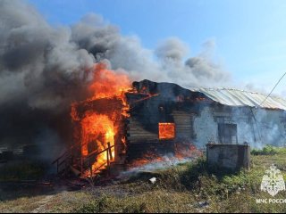 В селе Башкирии сгорело здание с пристроем