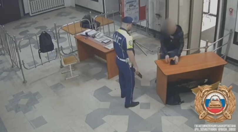 В Уфе сотрудники ДПС задержали мужчину с наркотиками за рулем автомобиля В Уфе сотрудники ДПС задержали мужчину с наркотиками за рулем автомобиля