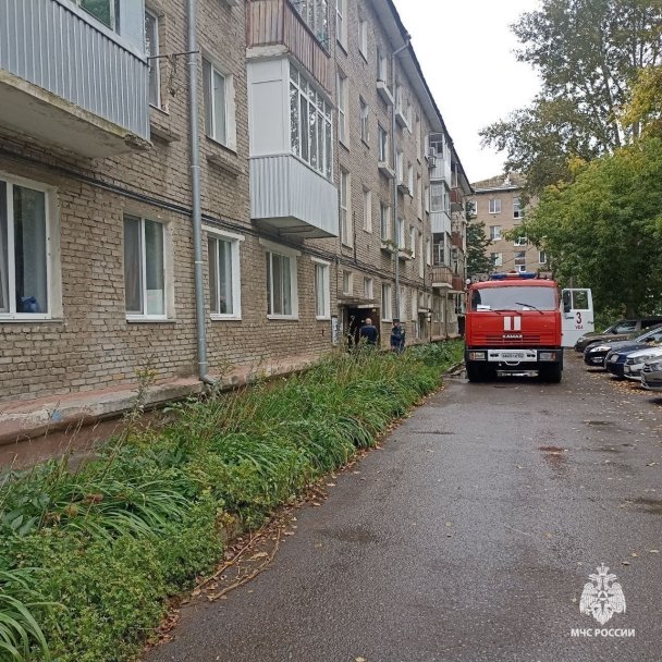 В Уфе спасли 10-летнего ребенка, который оказался заперт в горящей квартире В Уфе спасли 10-летнего ребенка, который оказался заперт в горящей квартире
