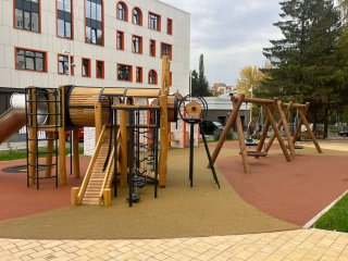 В Уфе завершили благоустройство детской игровой зоны рядом с Театром кукол