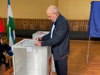 Владимир Нагорный проголосовал на выборах главы Башкирии
