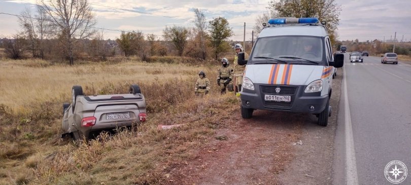 В Башкирии спасатели помогли 41-летнему водителю опрокинувшегося автомобиля В Башкирии спасатели помогли 41-летнему водителю опрокинувшегося автомобиля