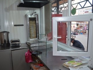 В Башкирии задержали мужчину, укравшего из ларька с шаурмой 32 тысячи рублей