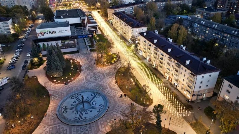 В Уфе установили дополнительную подсветку на площади перед фонтаном «Мальчик с кураем» В Уфе установили дополнительную подсветку на площади перед фонтаном «Мальчик с кураем»