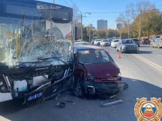 В Уфе водитель автобуса протаранил 13 автомобилей