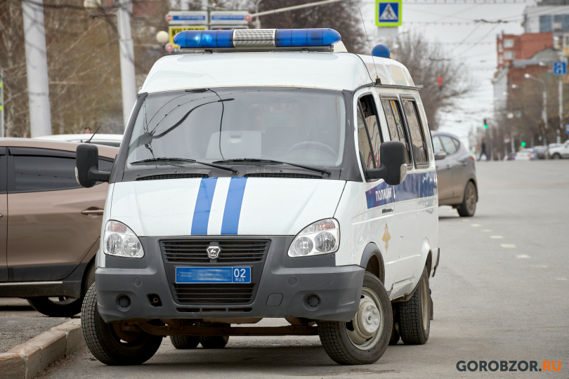 В Башкирии мужчина с ножом напал на сотрудников полиции В Башкирии мужчина с ножом напал на сотрудников полиции