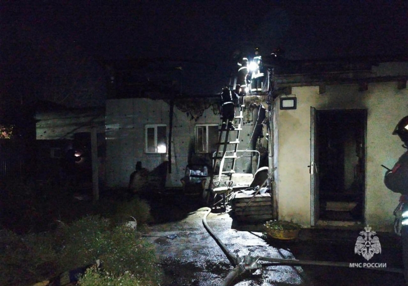 В Уфе сгорел дом многодетной семьи В Уфе сгорел дом многодетной семьи