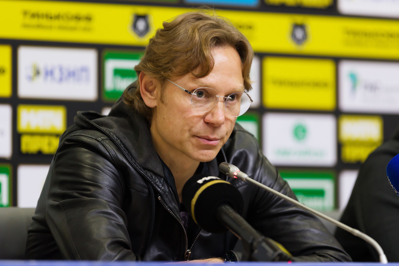 Валерий Карпин: «Наш футбол в последние 20 лет движется не в том направлении» Валерий Карпин: «Наш футбол в последние 20 лет движется не в том направлении»