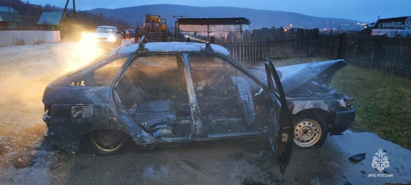 Житель Башкирии случайно сжег свой автомобиль во время ремонта Житель Башкирии случайно сжег свой автомобиль во время ремонта