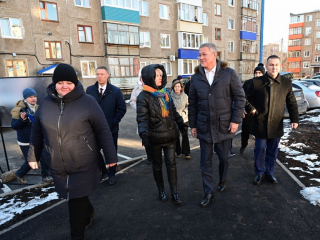 «Убогая площадка»: глава Башкирии жестко раскритиковал отремонтированный за 45 млн двор