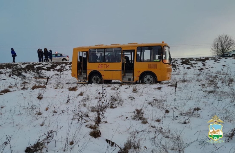В Башкирии съехал в кювет автобус с детьми: есть пострадавший В Башкирии съехал в кювет автобус с детьми: есть пострадавший