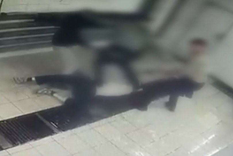 В Уфе клиент избил сотрудника автомойки В Уфе клиент избил сотрудника автомойки