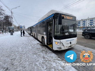 Пассажир попал в больницу после столкновения двух автобусов в Уфе