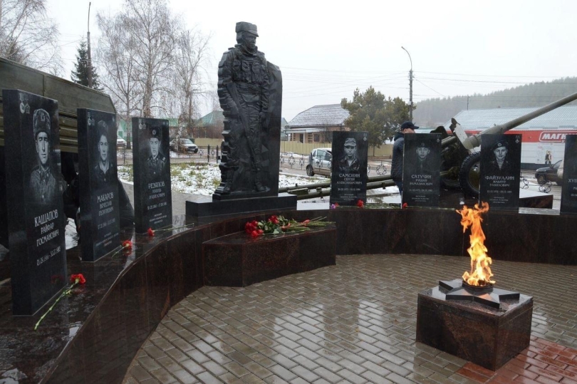 Аллею воинской славы реконструировали в селе Стерлибашево в Башкирии Аллею воинской славы реконструировали в селе Стерлибашево в Башкирии