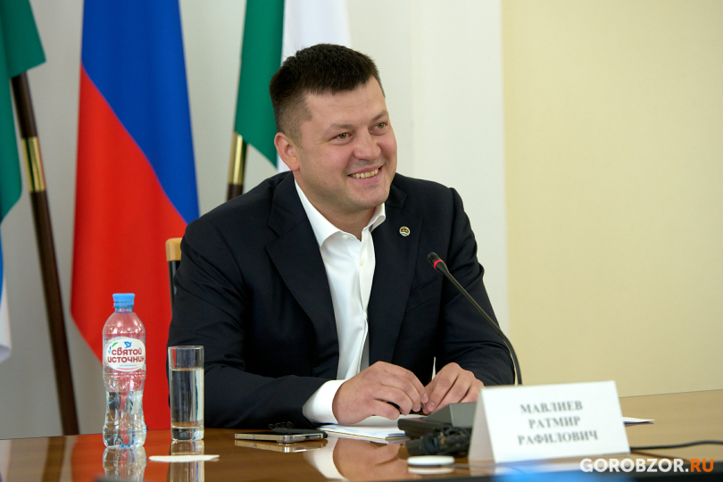 Мэр Уфы поздравил сотрудников и ветеранов органов внутренних дел с профессиональным праздником Мэр Уфы поздравил сотрудников и ветеранов органов внутренних дел с профессиональным праздником