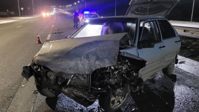 Под Уфой водитель «Гранты» врезался в стоящий автомобиль Под Уфой водитель «Гранты» врезался в стоящий автомобиль