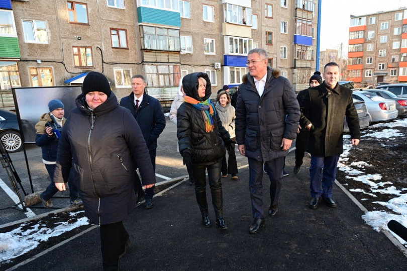 «Убогая площадка»: глава Башкирии жестко раскритиковал отремонтированный за 45 млн двор «Убогая площадка»: глава Башкирии жестко раскритиковал отремонтированный за 45 млн двор