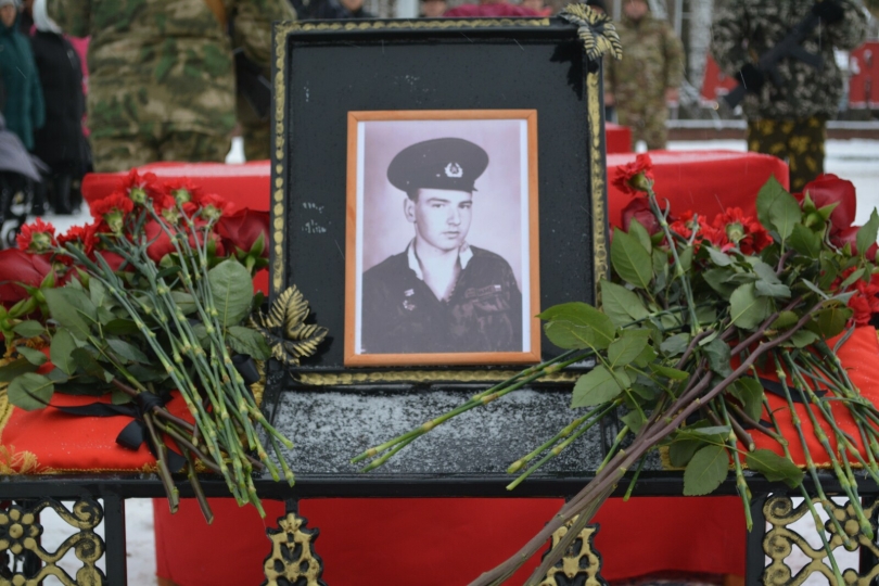 В Башкирии простились с младшим сержантом Сергеем Александровым, погибшим в СВО В Башкирии простились с младшим сержантом Сергеем Александровым, погибшим в СВО