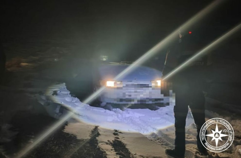 В Башкирии спасатели помогли мужчинам, застрявшим в лесу на автомобиле В Башкирии спасатели помогли мужчинам, застрявшим в лесу на автомобиле