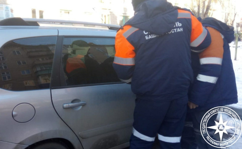 В Башкирии двухлетний малыш оказался заперт в салоне автомобиля В Башкирии двухлетний малыш оказался заперт в салоне автомобиля