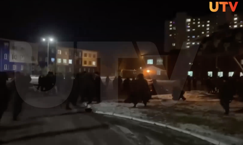 В Уфе курсанты кадетского корпуса устроили массовую драку на плацу В Уфе курсанты кадетского корпуса устроили массовую драку на плацу
