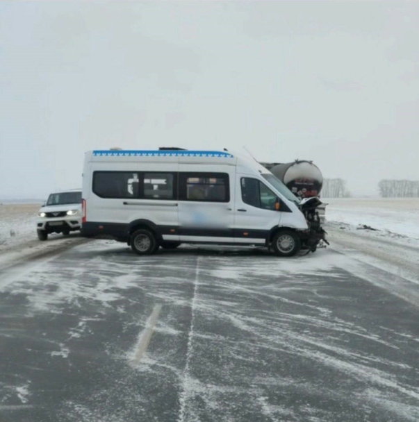 В Башкирии в ДТП с участием пассажирского автобуса пострадали два человека В Башкирии в ДТП с участием пассажирского автобуса пострадали два человека