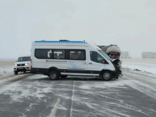 В Башкирии в ДТП с участием пассажирского автобуса пострадали два человека