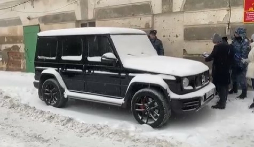 В Уфе злостная неплательщица едва не лишилась Mercedes-Benz G-класса В Уфе злостная неплательщица едва не лишилась Mercedes-Benz G-класса