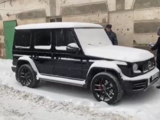 В Уфе злостная неплательщица едва не лишилась Mercedes-Benz G-класса