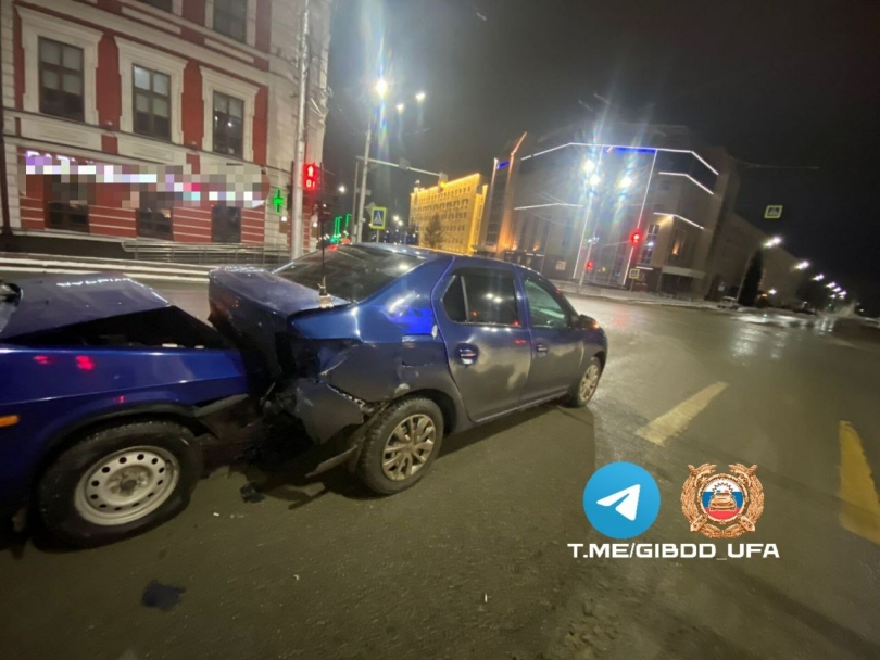 В центре Уфы 23-летний пьяный водитель устроил ДТП В центре Уфы 23-летний пьяный водитель устроил ДТП