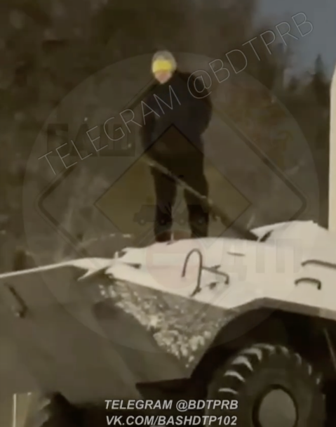 В Уфе нашли подростков, осквернивших памятник воинам-десантникам В Уфе нашли подростков, осквернивших памятник воинам-десантникам