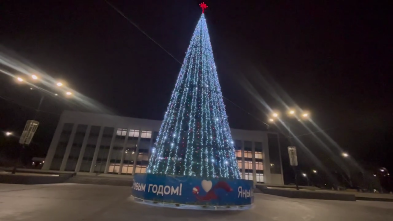 В уфимской Черниковке установили пиксельную елку В уфимской Черниковке установили пиксельную елку