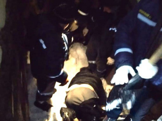 В Уфе 37-летний мужчина застрял в подвале