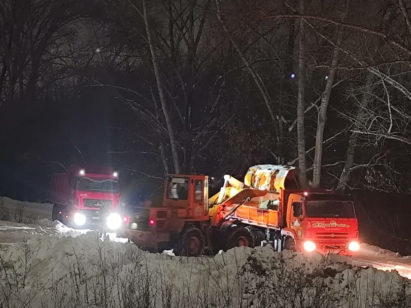 Глава района Уфы ответил на жалобы жителей по поводу сброшенного на берегу реки снега в Кузнецовском затоне Глава района Уфы ответил на жалобы жителей по поводу сброшенного на берегу реки снега в Кузнецовском затоне