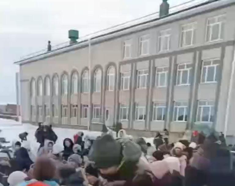 Под Уфой эвакуировали школу Под Уфой эвакуировали школу