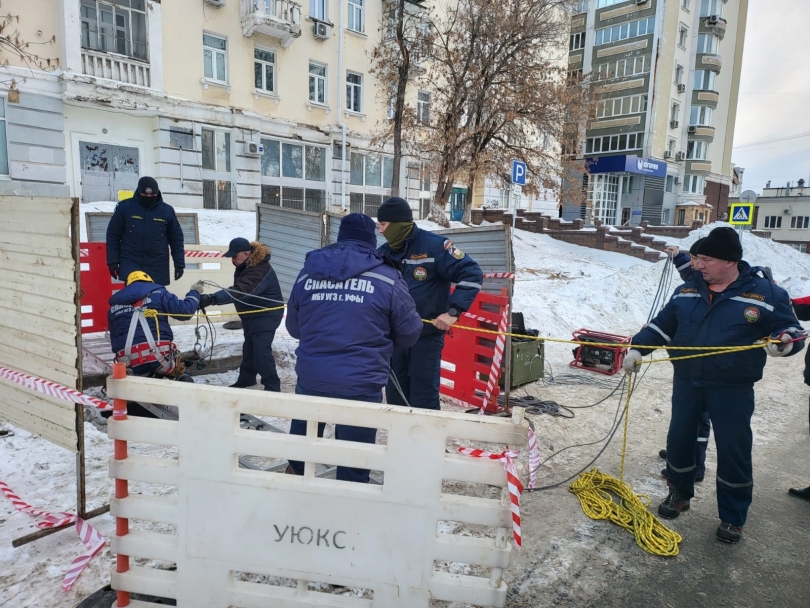 В центре Уфы провалился грунт В центре Уфы провалился грунт