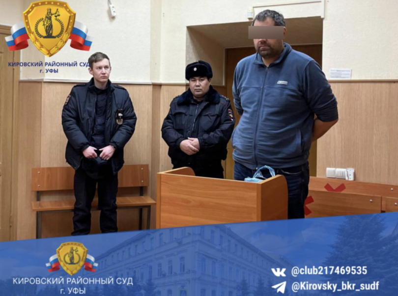 В Уфе арестовали мужчину, гулявшего по улице голым В Уфе арестовали мужчину, гулявшего по улице голым
