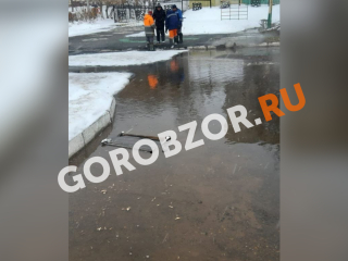 В Уфе территорию детского сада затопило нечистотами