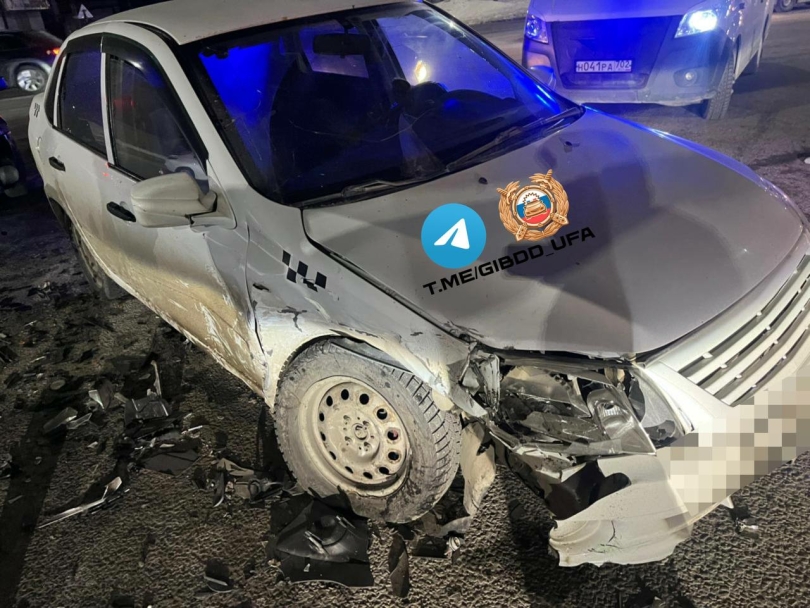 Водителю автомобиля потребовалась медицинская помощь после встречного ДТП в Уфе Водителю автомобиля потребовалась медицинская помощь после встречного ДТП в Уфе