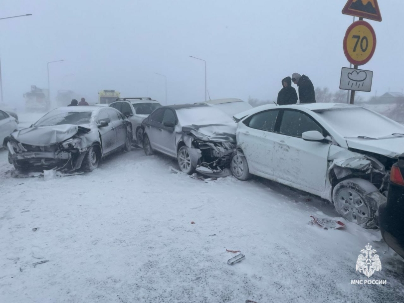 На дороге в Башкирии столкнулись 14 автомобилей, три человека пострадали На дороге в Башкирии столкнулись 14 автомобилей, три человека пострадали