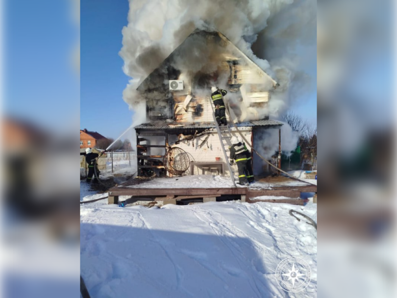 Под Уфой сгорел частный дом Под Уфой сгорел частный дом