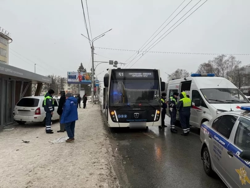 Стало известно о состоянии мальчика, которого на остановке в Уфе сбила машина Стало известно о состоянии мальчика, которого на остановке в Уфе сбила машина