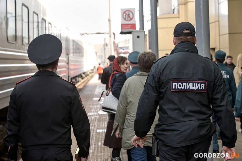 В Уфе две пьяные женщины подрались на вокзале и обматерили полицейских В Уфе две пьяные женщины подрались на вокзале и обматерили полицейских